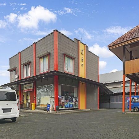 Oyo 91084 Oke Guest House Malang Bagian luar foto