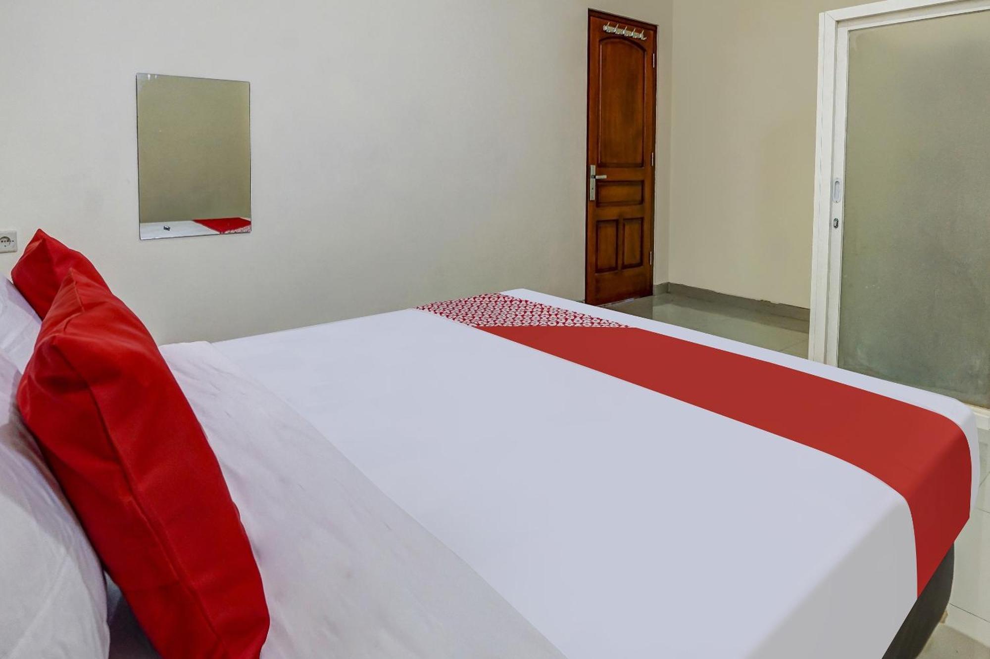 Oyo 91084 Oke Guest House Malang Bagian luar foto