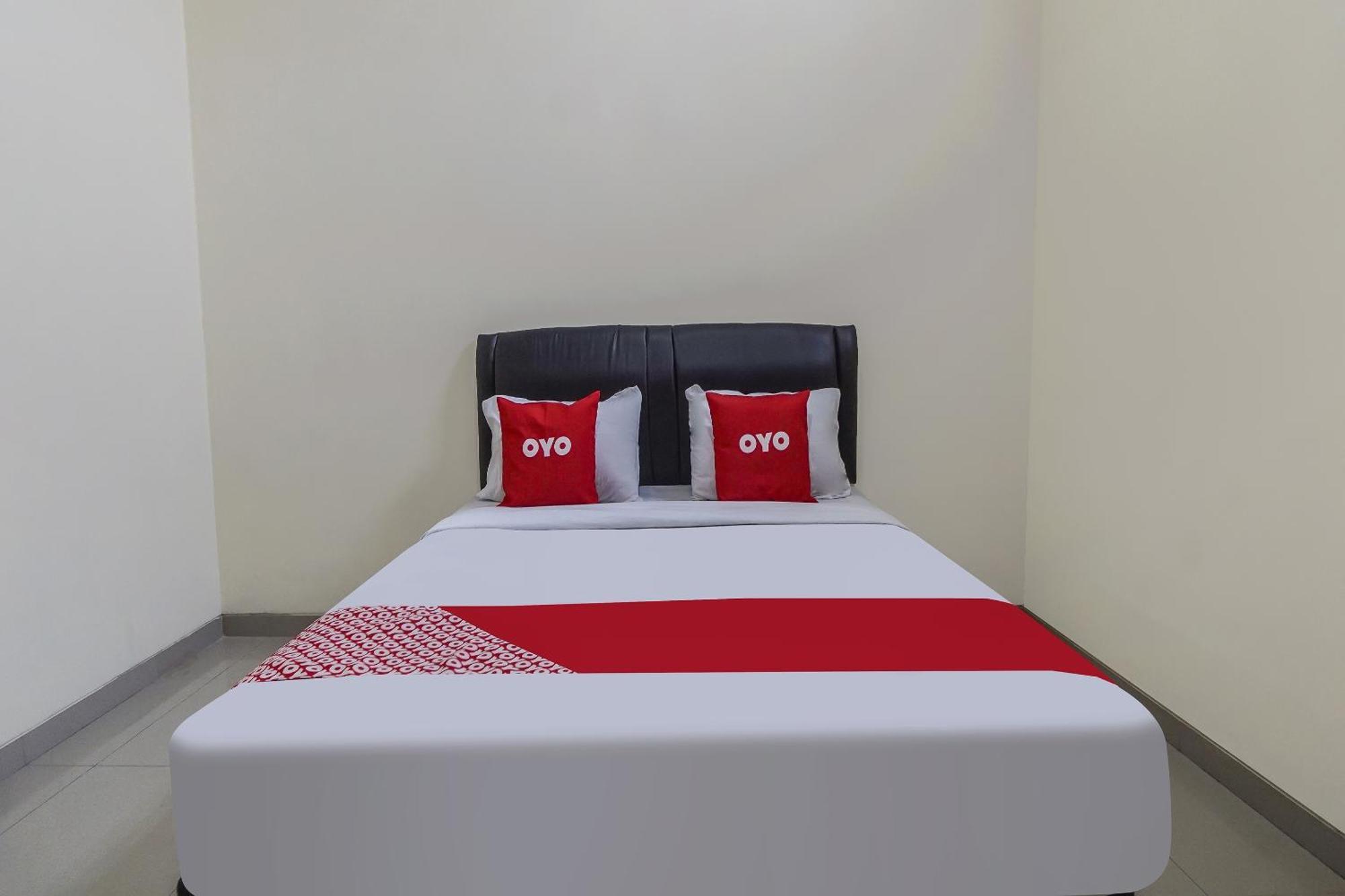 Oyo 91084 Oke Guest House Malang Bagian luar foto
