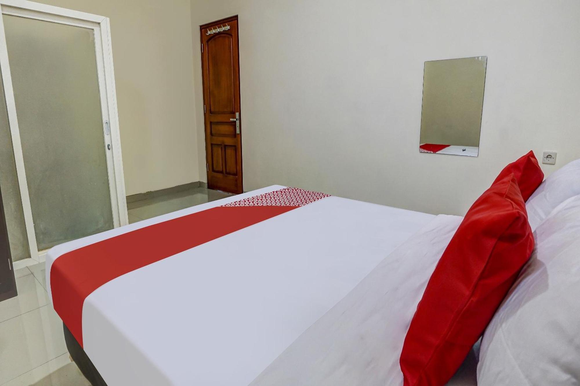 Oyo 91084 Oke Guest House Malang Bagian luar foto