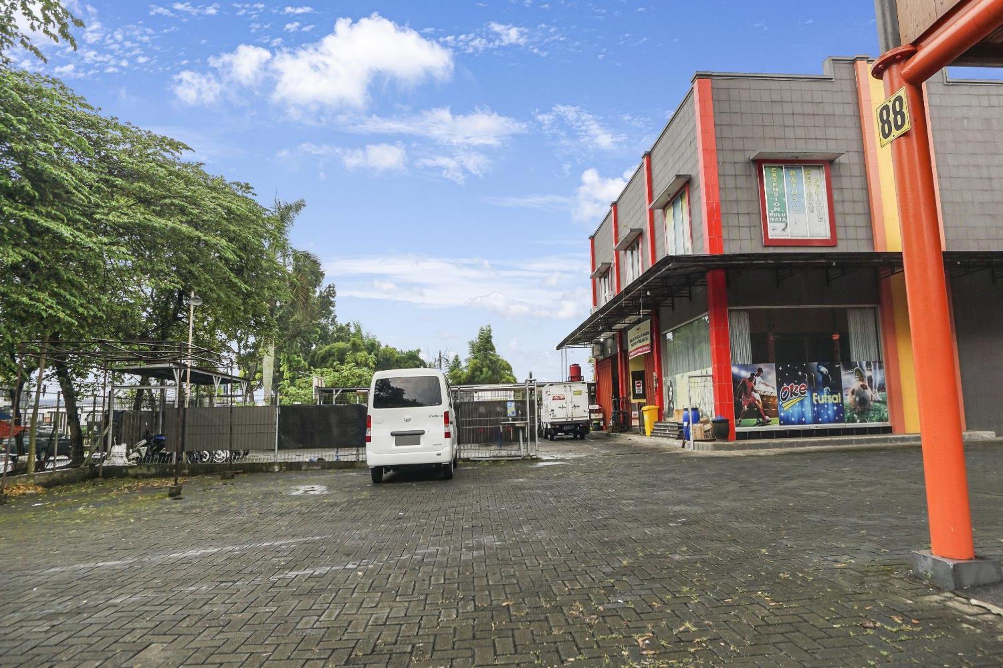 Oyo 91084 Oke Guest House Malang Bagian luar foto