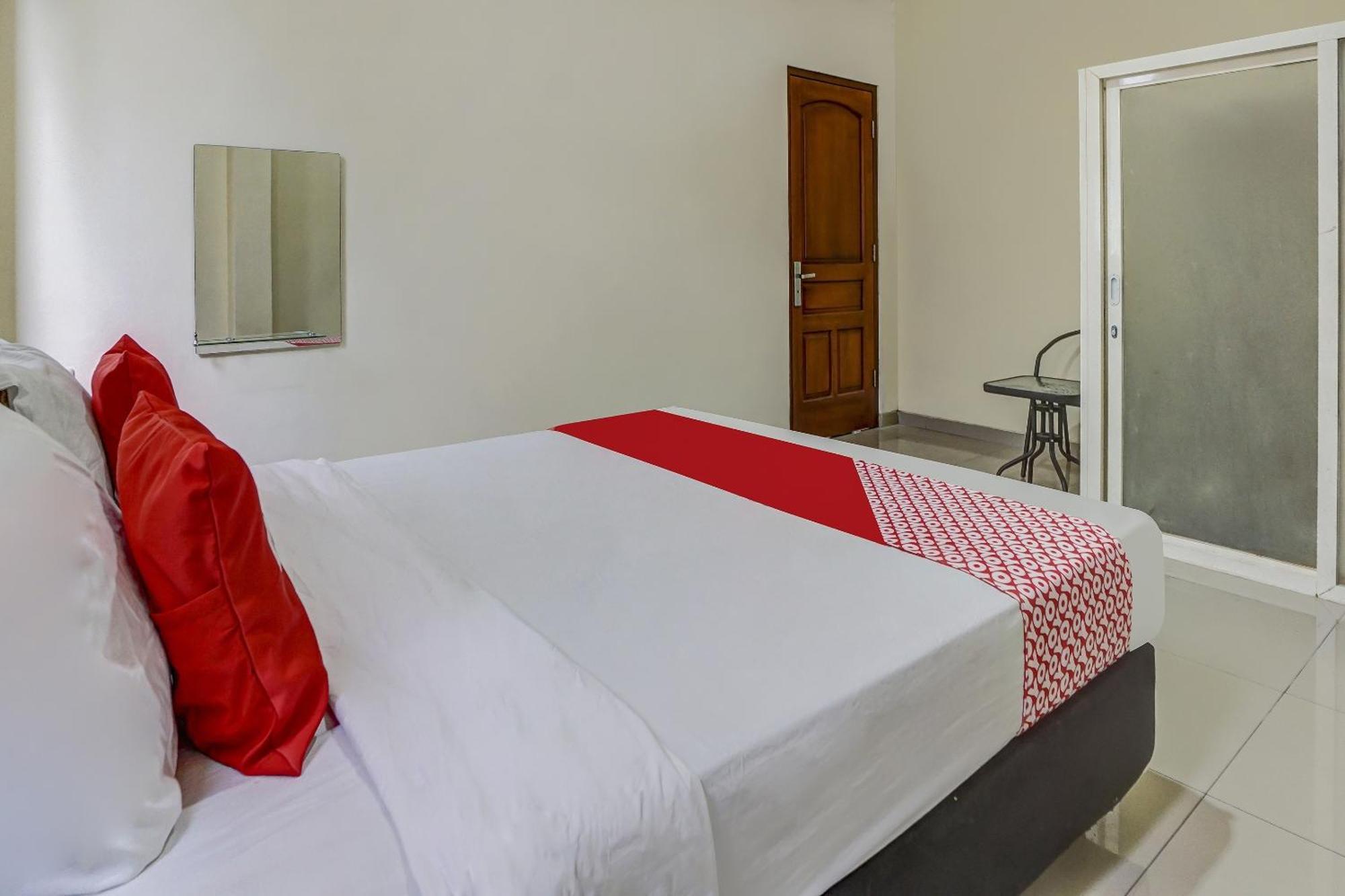 Oyo 91084 Oke Guest House Malang Bagian luar foto